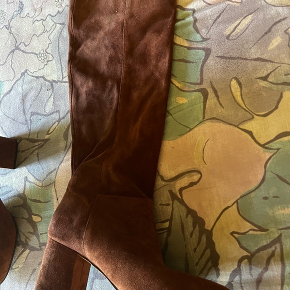 Via Spaga Genuine Suede Leather High Boots.. Cinnamon Brown - Picture 3 of 5